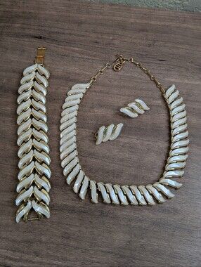 1950s Coro Pegasus White Thermoset Moonglow Choker Bracelet Earring Parure Set.